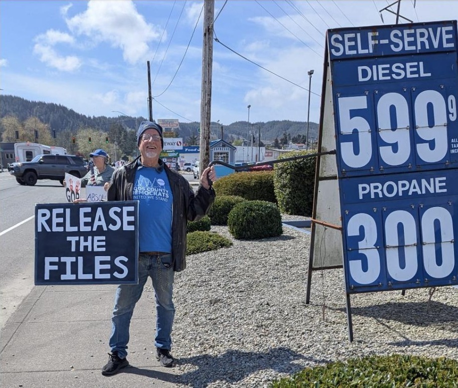John Scheirman at a rally in Reedsport